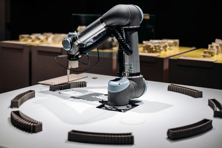Robot industri sebagai ilustrasi penerapan AI pada manufaktur